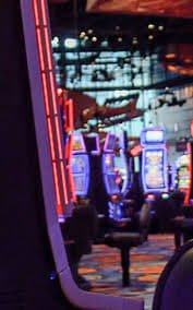 Giao diện di động chuyên nghiệp Vina24h với sportsbook và casino trực tuyến